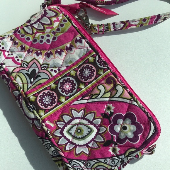 Vera Bradley Wristlet - Picture 4 of 6
